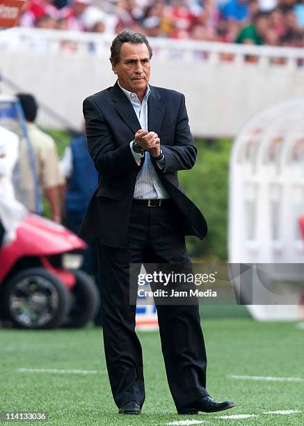Coach Jose Luis Real of Chivas during their first match of Semifinals as part of the Clausura Tournament 2011 at Omnilife Stadium on May 12, 2011 in...