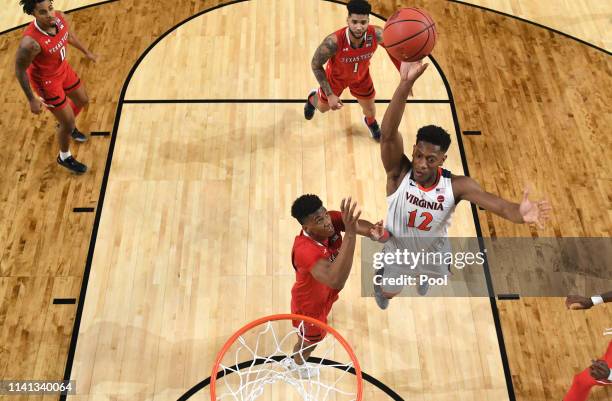 De'Andre Hunter of the Virginia Cavaliers dunks the ball against the Texas Tech Red Raiders in the first half during the 2019 NCAA men's Final Four...