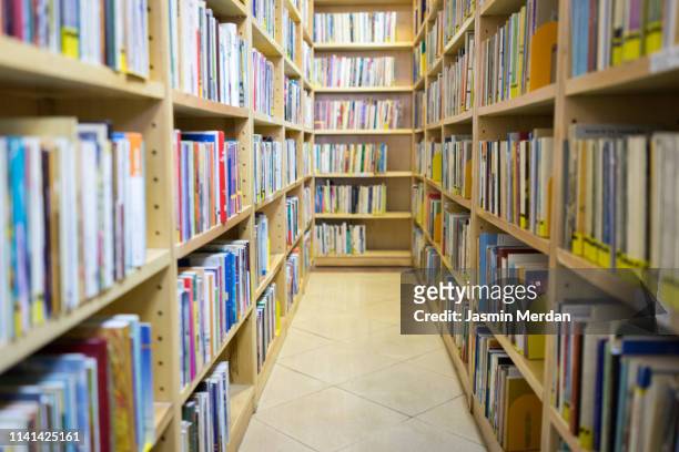 library bookshelves - library empty stock pictures, royalty-free photos & images