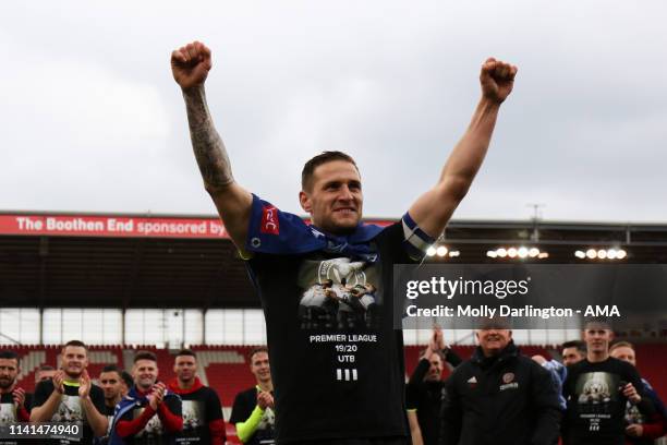 Billy Sharp of Sheffield United celebrates Sheffield United's promotion to the Premier League during the Sky Bet Championship match between Stoke...