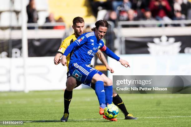 Joona Toivio of BK Hacken and Linus Hallenius of GIF Sundsvall during the Allsvenskan match between BK Hacken and GIF Sundsvall at Bravida Arena on...