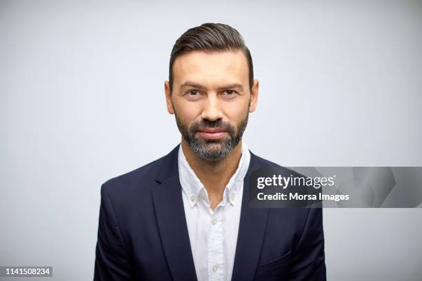 portrait of well-dressed mature businessman - blazer jacket stockfoto's en -beelden