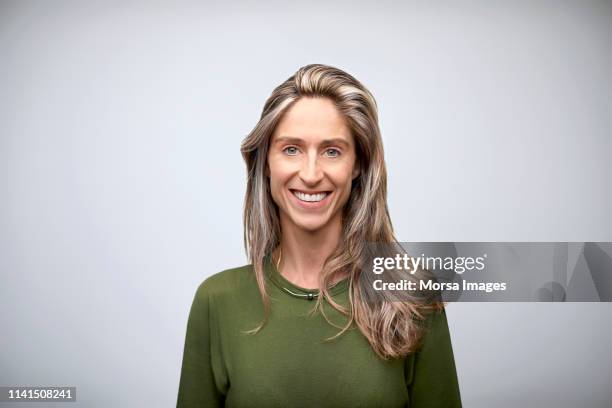 portrait of beautiful smiling businesswoman - formal portrait stockfoto's en -beelden