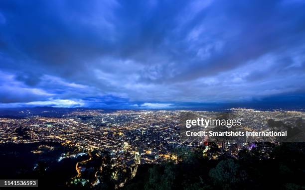 aerial city skyline illuminated at late dusk with endless city lights of urban sprawl - power grid stock-fotos und bilder