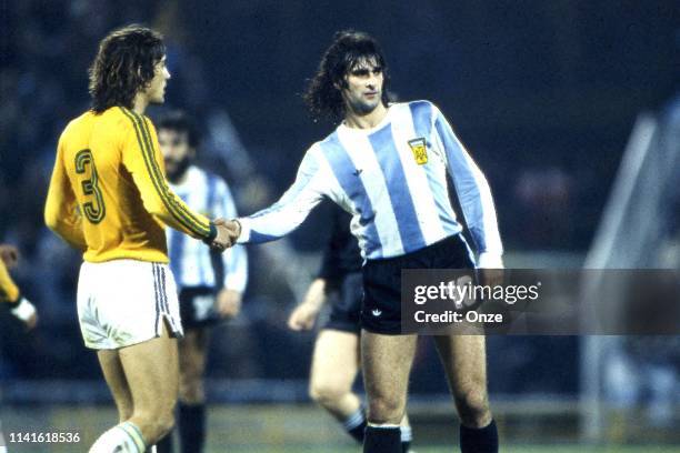 Oscar of Brazil and Mario Kempes of Argentina during the FIFA World cup match between Argentina and Brazil on June 18, 1978 in Gigante de Arroyito...