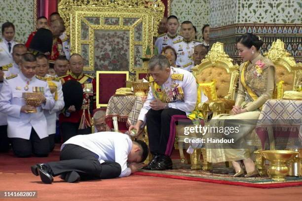 Rey Rama Maha Vajiralongkorn Rama X Photos and Premium High Res Pictures - Getty ...