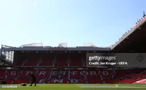 Groundman marks the lines ahead of the UEFA Champions League Quarter Final first leg match between Manchester United and FC Barcelona at Old Trafford...