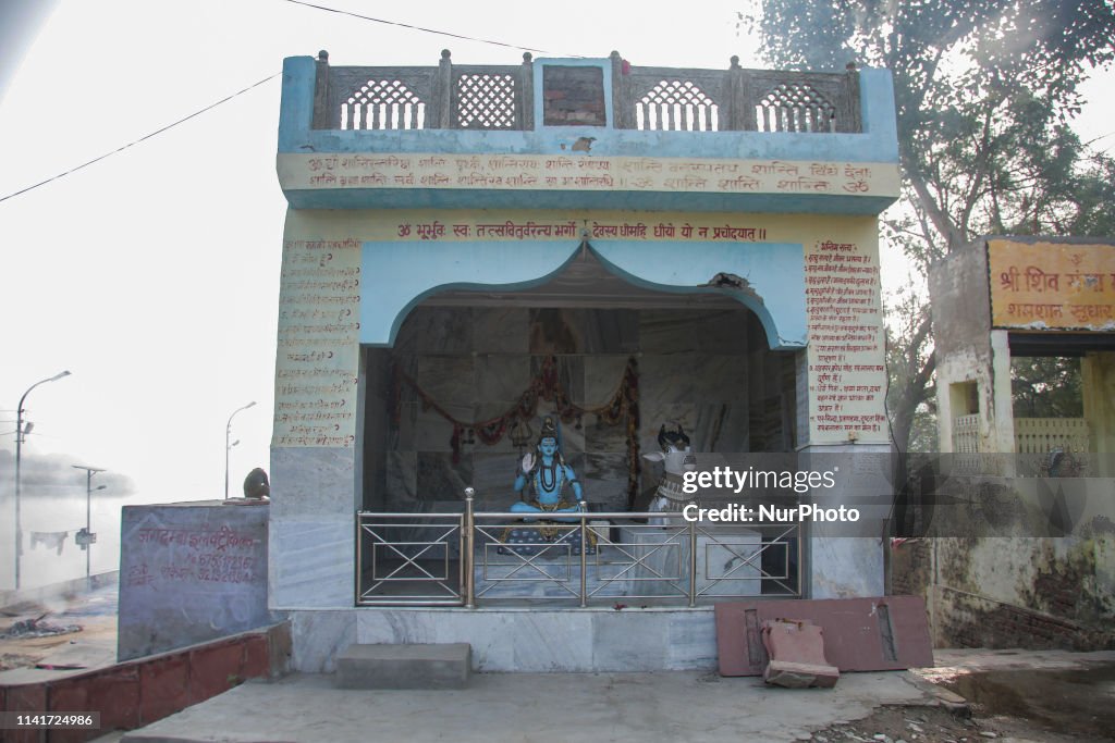 Tajganj Cremation Center In Agra