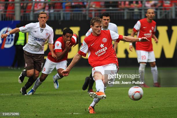 Andre Schuerrle of Mainz scores his team's first goal during the Bundesliga match between FSV Mainz 05 and FC St. Pauli at Bruchweg Stadium on May...