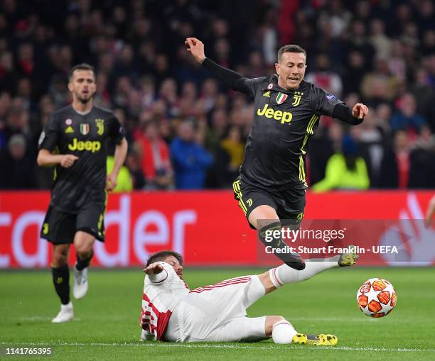 Federico Bernardeschi of Juventus is challenged by Lasse Schöne of Ajax during the UEFA Champions League Quarter Final first leg match between Ajax...