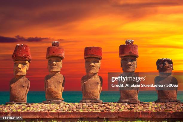 easter island - giant stone heads stock pictures, royalty-free photos & images