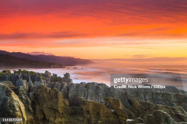 pancake rocks burst - greymouth stock-fotos und bilder