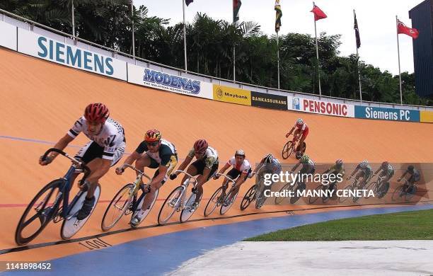 Cyclists race during the 20-km men's scratch race at the Commonwealth Games 17 September. MIchael Rogers of Australia won the gold. AFP PHOTO/Manny...