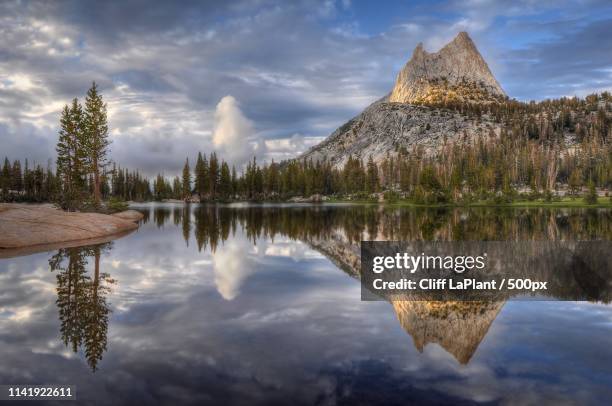 afternoon reflections in cathedral lake - cathedral imagens e fotografias de stock