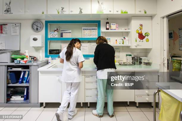 Paediatric nurses in their office in an hospital. Aix en Provence.