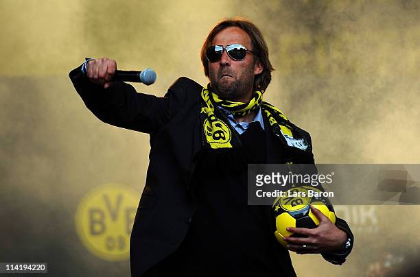 Head coach Juergen Klopp smiles on the stage during the Borussia Dortmund Bundesliga winners parade at Westfalenhalle on May 15, 2011 in Dortmund,...
