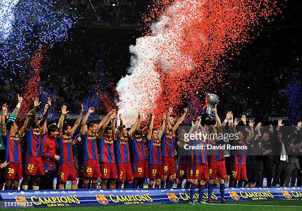 Barcelona players celebrate with the La Liga trophy after the La Liga match between Barcelona and Deportivo La Coruna at Camp Nou Stadium on May 15,...