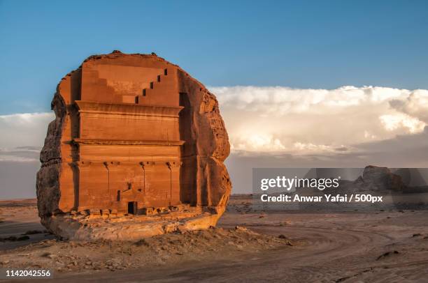 al-fareed - mada'in saleh - saudi arabia - mada'in saleh stockfoto's en -beelden