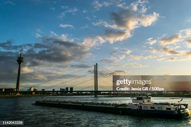 warm evening in düsseldorf - rheine stock-fotos und bilder