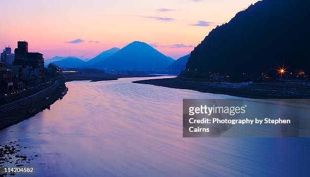 nagara river, winter morning - gifu prefecture stock pictures, royalty-free photos & images