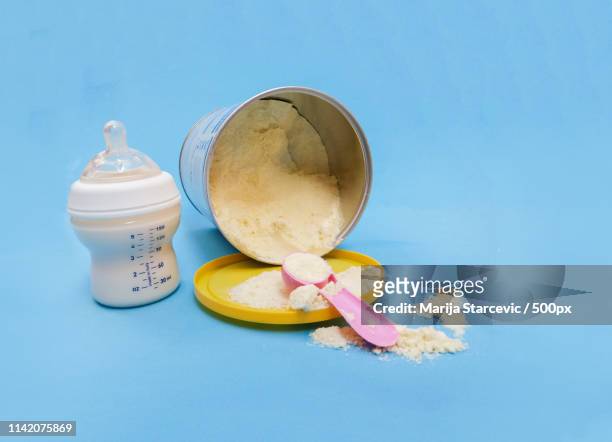 baby formula and bottle with milk - milk pumping stockfoto's en -beelden