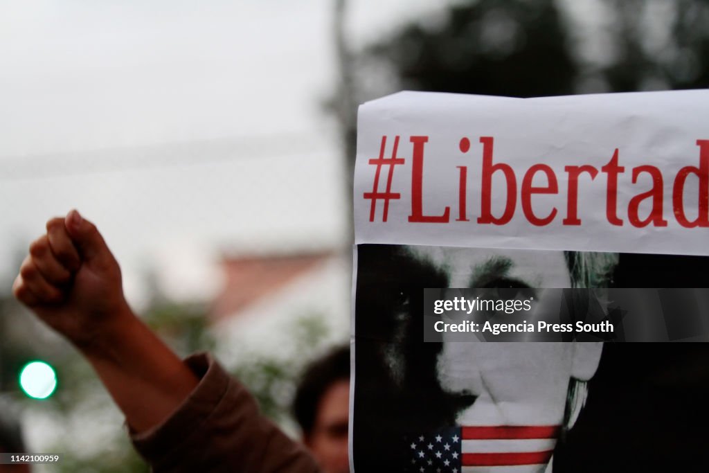 Activists and Sympathisers of Julian Assange Call A Protest in Quito