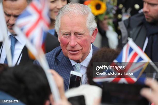 May 2019, Saxony, Leipzig: The British heir to the throne, Prince Charles, is greeted by waiting people at the Old Town Hall. The Prince of Wales and...