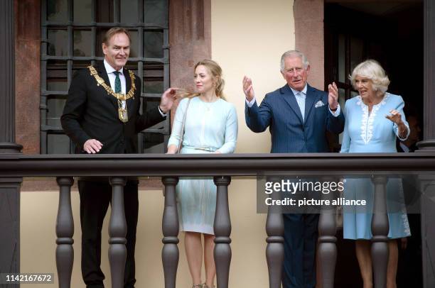 May 2019, Saxony, Leipzig: The British heir to the throne Prince Charles and his wife Camilla stand with Burkhard Jung , mayor of Leipzig and his...