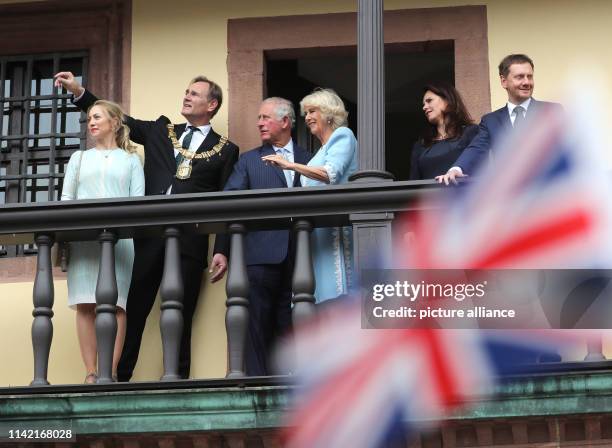 May 2019, Saxony, Leipzig: The British heir to the throne Prince Charles and his wife Camilla stand with Burkhard Jung , mayor of Leipzig and his...