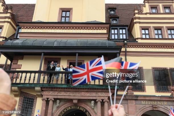 May 2019, Saxony, Leipzig: The British heir to the throne Prince Charles and his wife Camilla stand with Burkhard Jung , mayor of Leipzig and his...