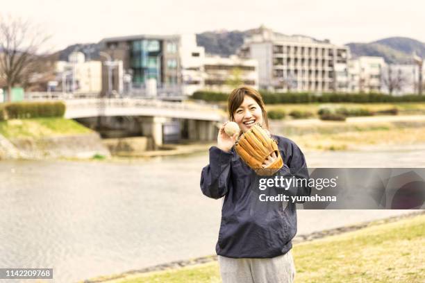women in sport - kamo river stock pictures, royalty-free photos & images
