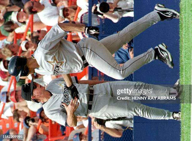 Cubbage Collision 27 Mike Cubbage” Baseball Stock Photos, High-Res Pictures, and Images ...