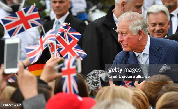 May 2019, Saxony-Anhalt, Wörlitz: The British heir to the throne Prince Charles welcomes the onlookers on his arrival in the Garden Kingdom in...