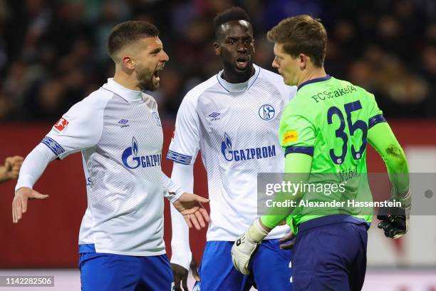 Alexander Nubel of FC Schalke 04 reacts with his team mates after Hanno Behrens of FC Nuernberg missed a penalty shot during the Bundesliga match...