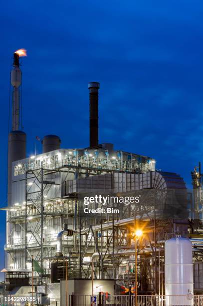 petrokemisk raffinaderi skorstens stack - petrokemisk fabrik bildbanksfoton och bilder