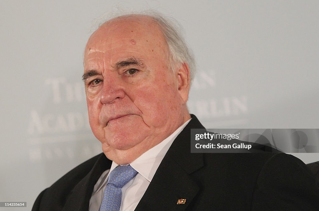 Helmut Kohl Receives Kissinger Prize