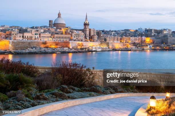 skyline, valletta, malta - maltese foto e immagini stock