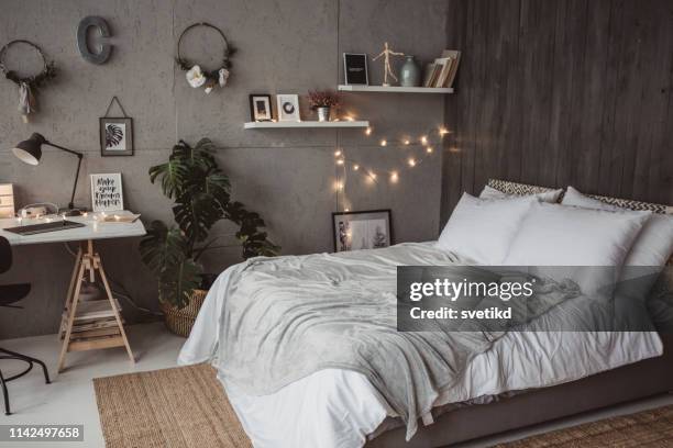 bonita habitación - dormitorio habitación fotografías e imágenes de stock