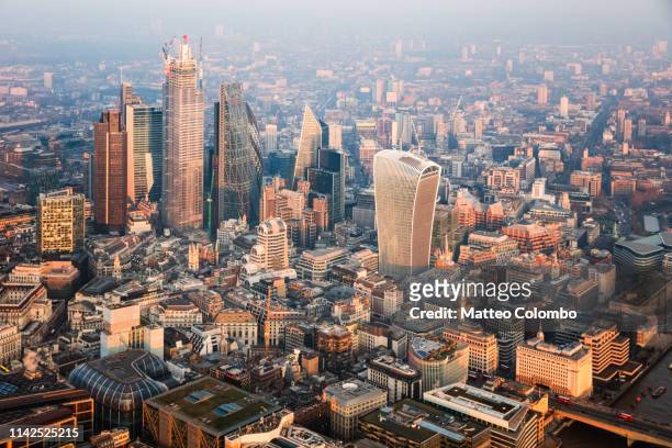 aerial view of the city at sunset, london, united kingdom - londen en omgeving stockfoto's en -beelden