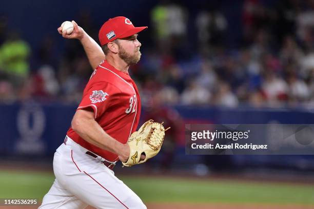 Zach Duke, relieve pitcher of the Cincinnati Reds, pitches on the eight inning of the game between the Cincinnati Reds and the St. Louis Cardinals at...