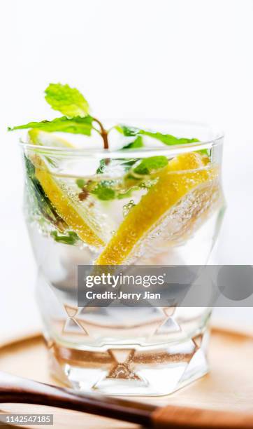 honey drink - ginger glasses stock-fotos und bilder