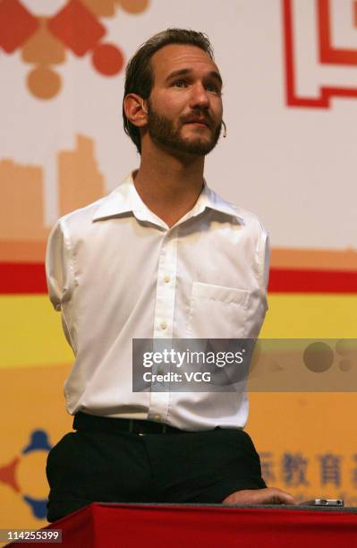 Australian preacher and motivational speaker Nick Vujicic speaks to an audience during his public lecture at Northwestern Polytechnical University on...