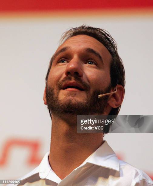 Australian preacher and motivational speaker Nick Vujicic speaks to an audience during his public lecture at Northwestern Polytechnical University on...
