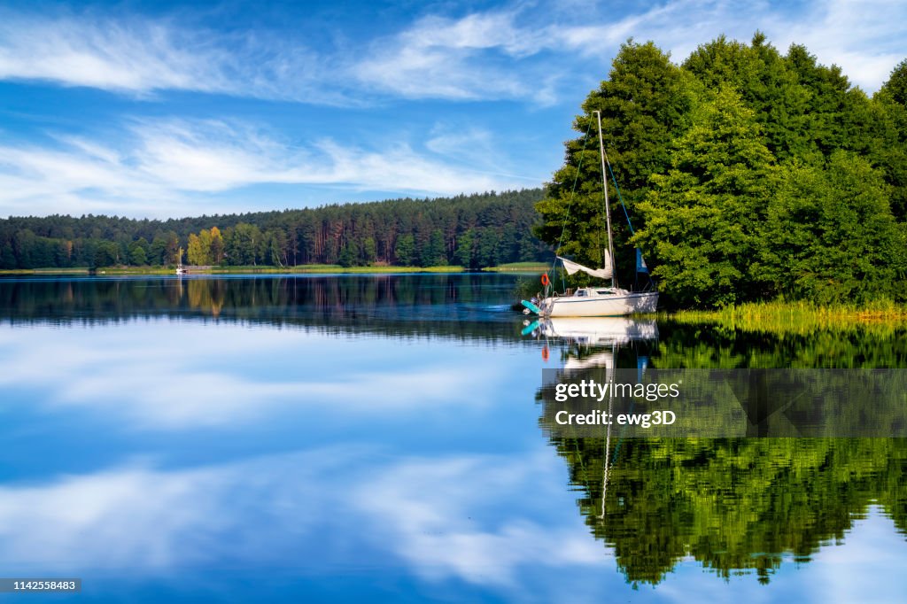 Vacations in Poland - Holiday with a sailboat by the lake