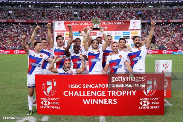 France players celebrate winning the Challenge Trophy on day two of the HSBC Rugby Sevens Singapore at the National Stadium on April 14, 2019 in...