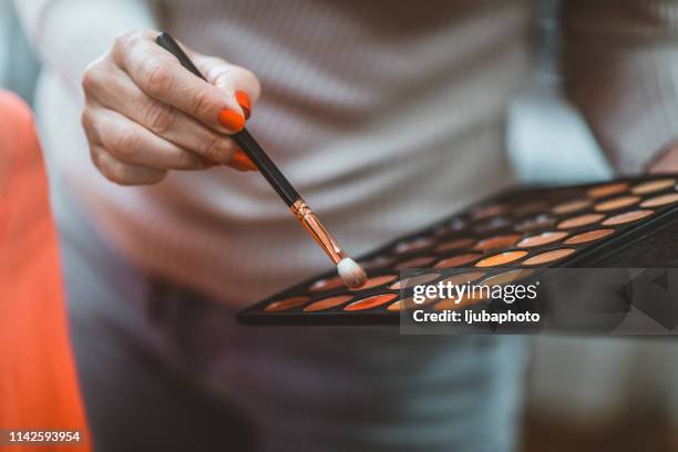 foto von lidschatten pallete - permanent make up stock-fotos und bilder