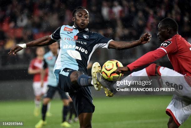 Le Havre's Zimbabwean forward Tino Kadewere vies with Valenciennes' Senegalese defender Saliou Ciss during the French L2 football match between...
