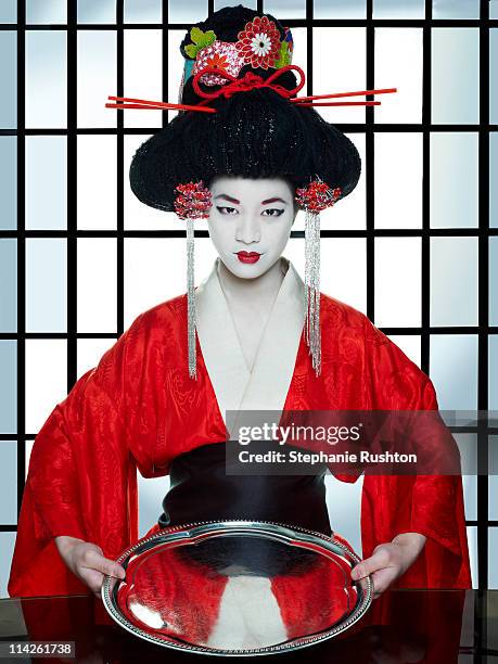 geisha girl holding an empty tray - 芸者 ストックフォトと画像