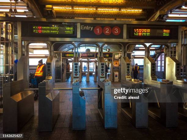 new york city subway station entrance - new york subway station stock pictures, royalty-free photos & images