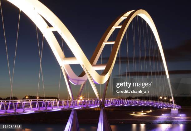 elevated walkway at night - bridge architecture up close night stock pictures, royalty-free photos & images